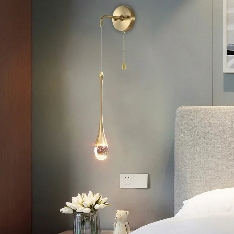 Teardrop Wall Lamp - Elegant Gold Accent Sconce