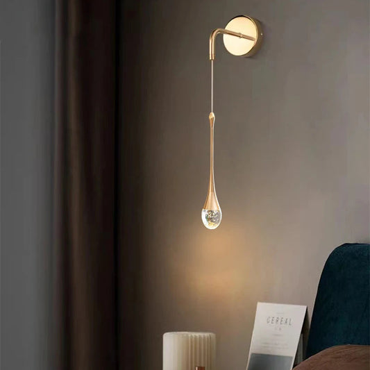 Teardrop Wall Lamp - Elegant Gold Accent Sconce