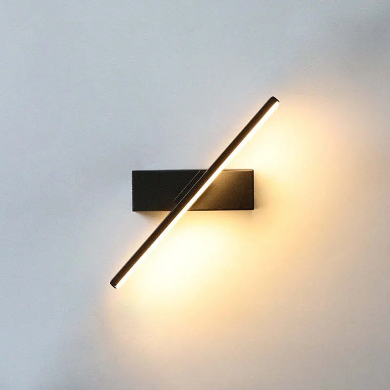 LuxeGlow Wall Lamp - Adjustable Modern LED Sconce