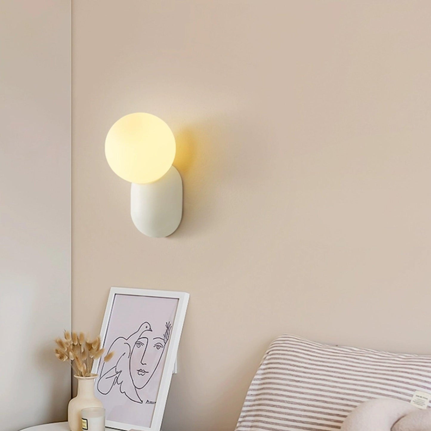 ChicGlow Resin Wall Lamp - Elegant LED Sconce
