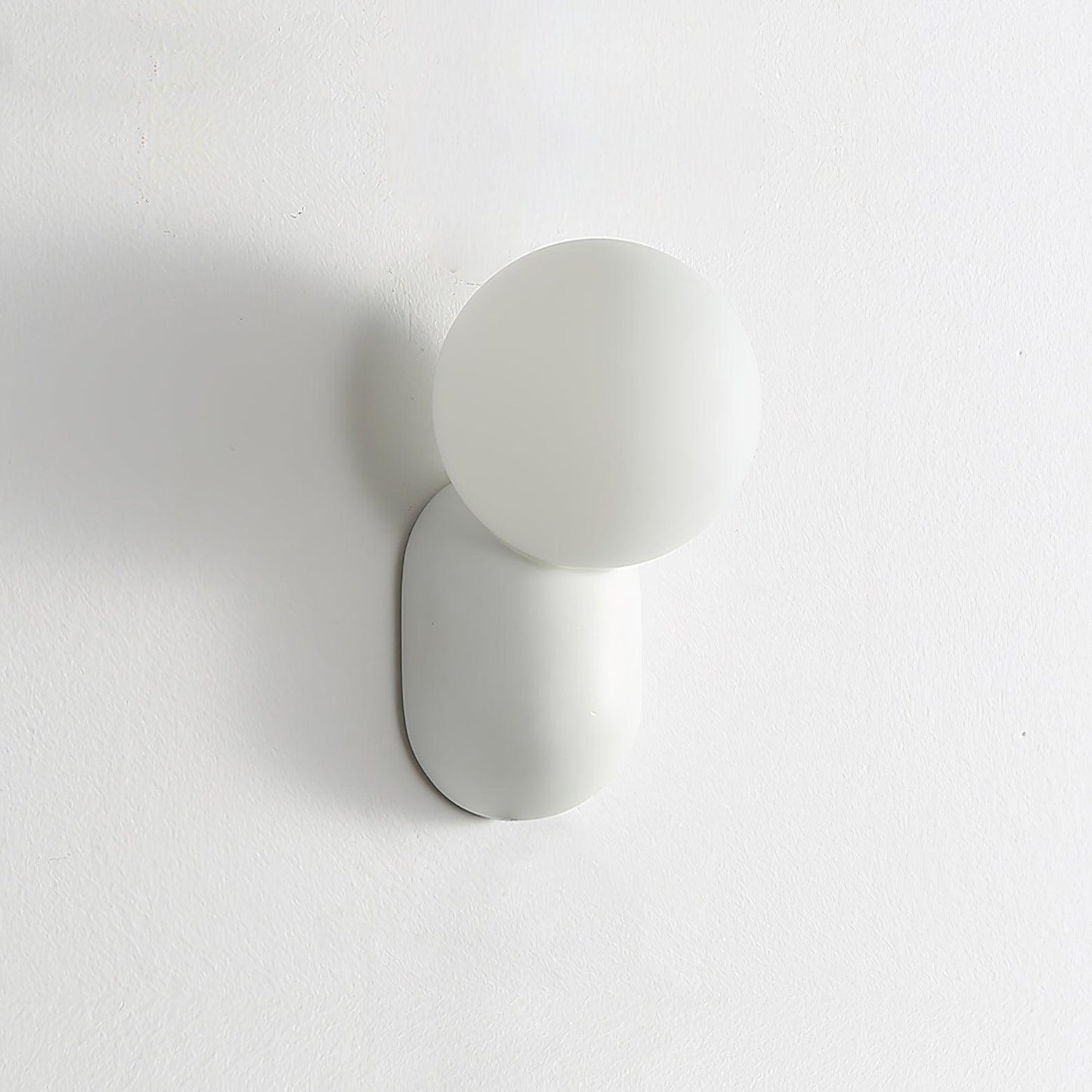 ChicGlow Resin Wall Lamp - Elegant LED Sconce