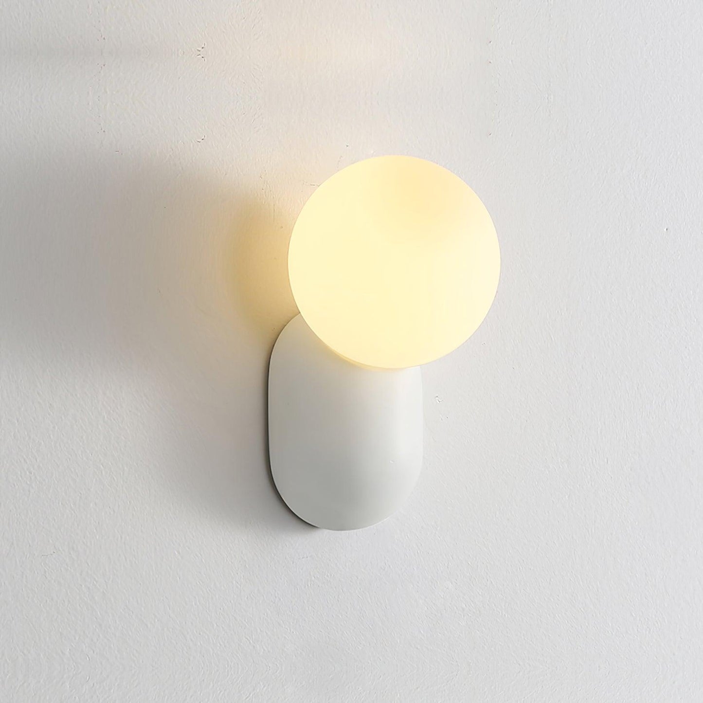 ChicGlow Resin Wall Lamp - Elegant LED Sconce