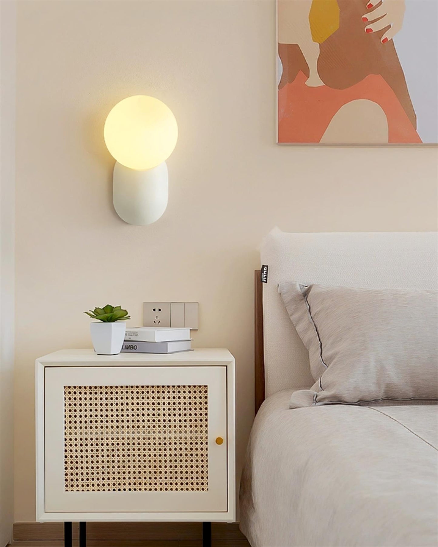 ChicGlow Resin Wall Lamp - Elegant LED Sconce