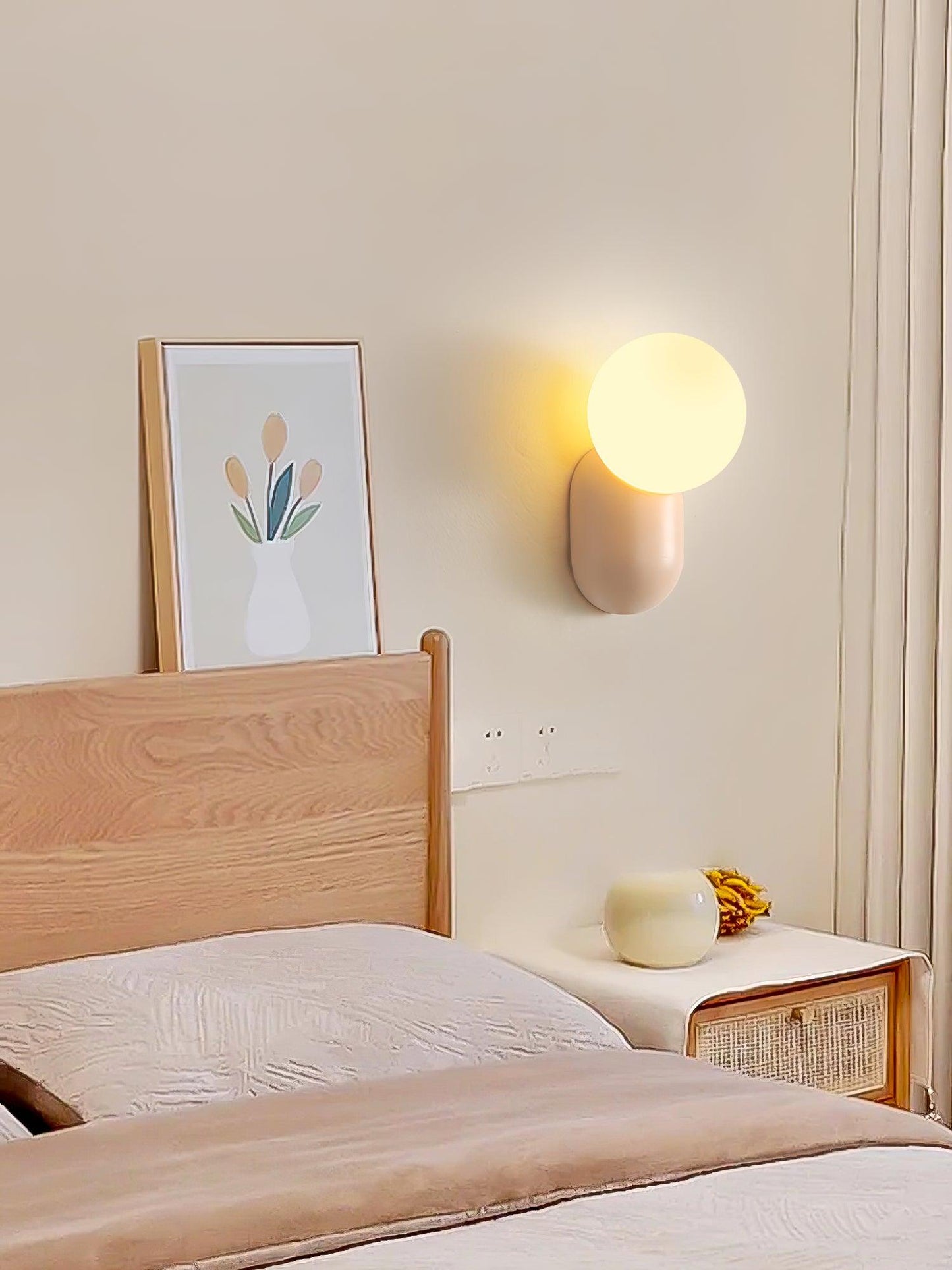 ChicGlow Resin Wall Lamp - Elegant LED Sconce