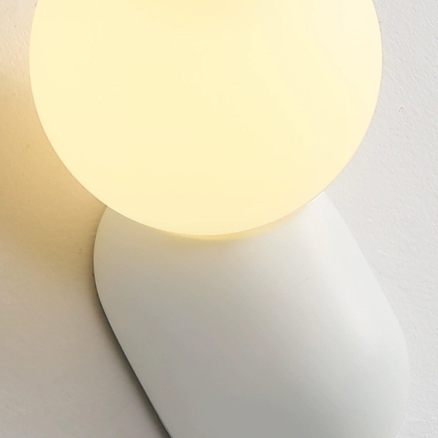ChicGlow Resin Wall Lamp - Elegant LED Sconce