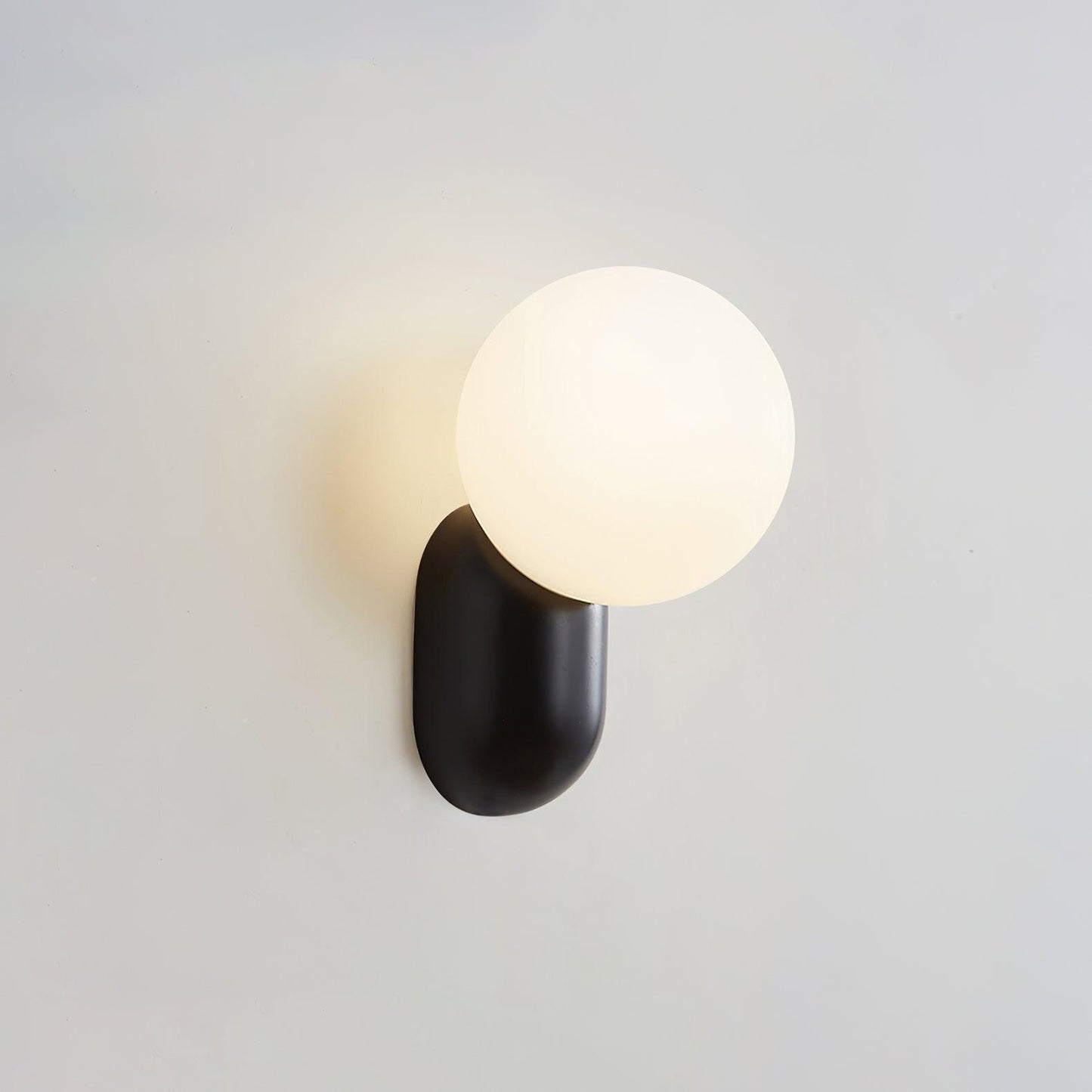 ChicGlow Resin Wall Lamp - Elegant LED Sconce