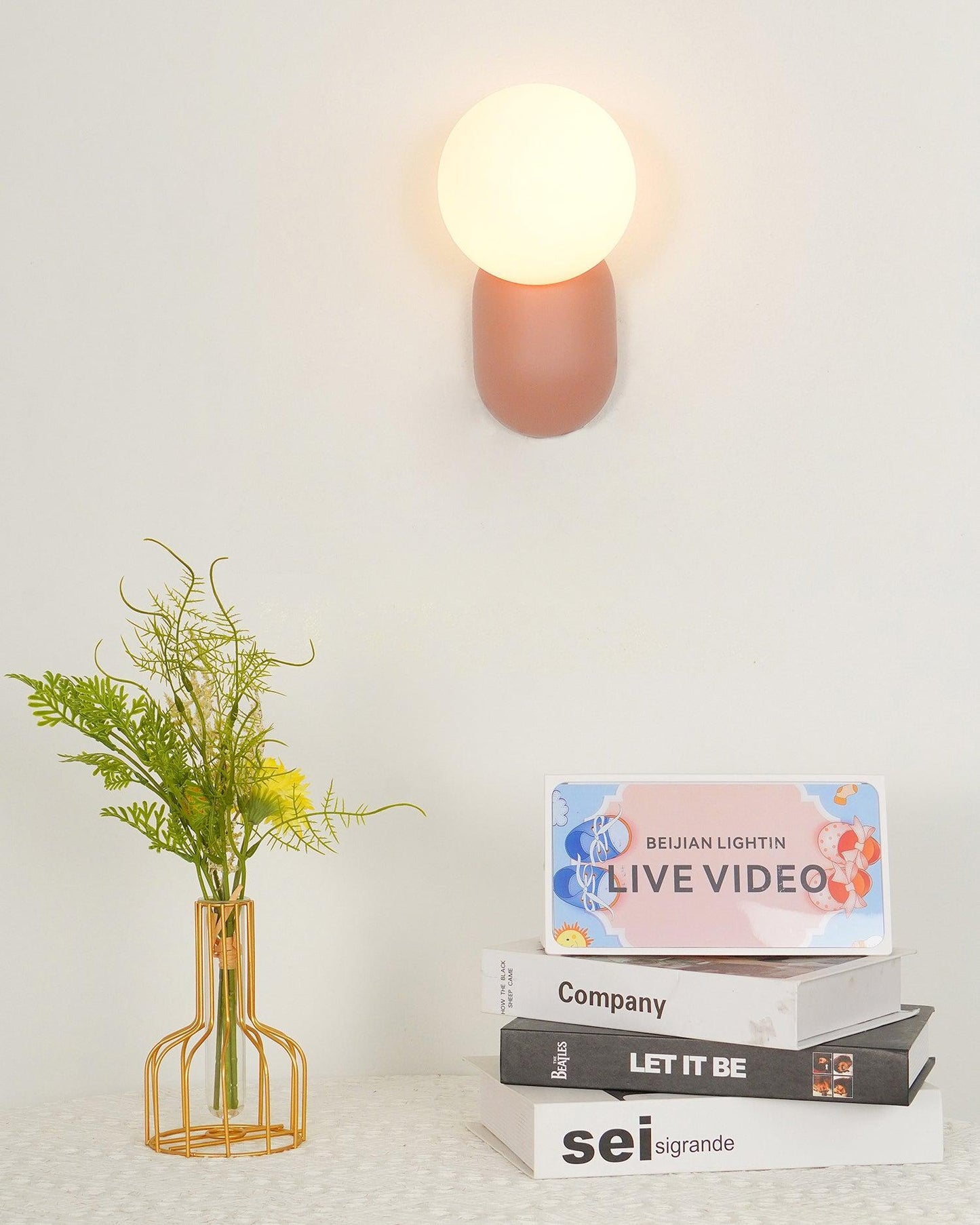 ChicGlow Resin Wall Lamp - Elegant LED Sconce