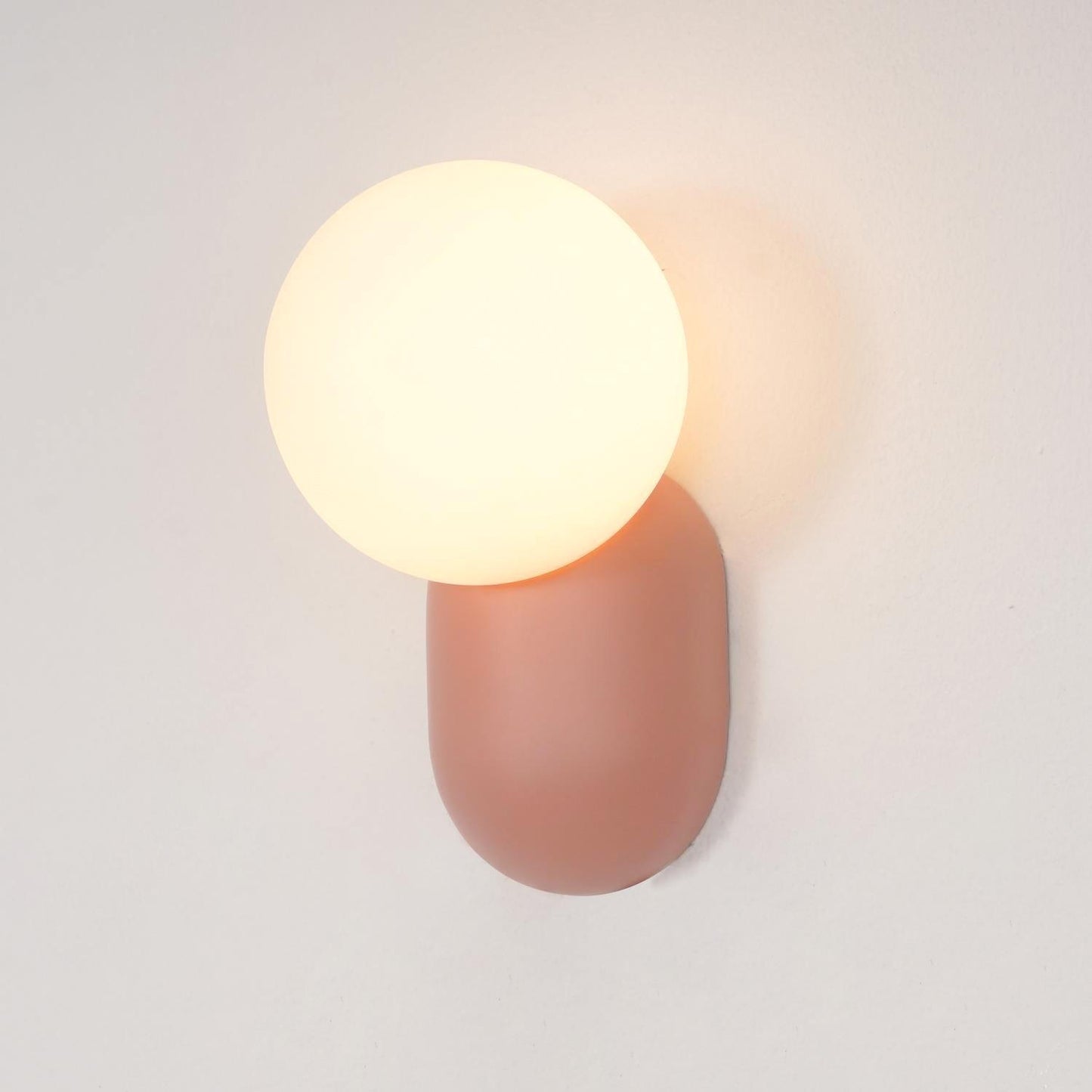 ChicGlow Resin Wall Lamp - Elegant LED Sconce