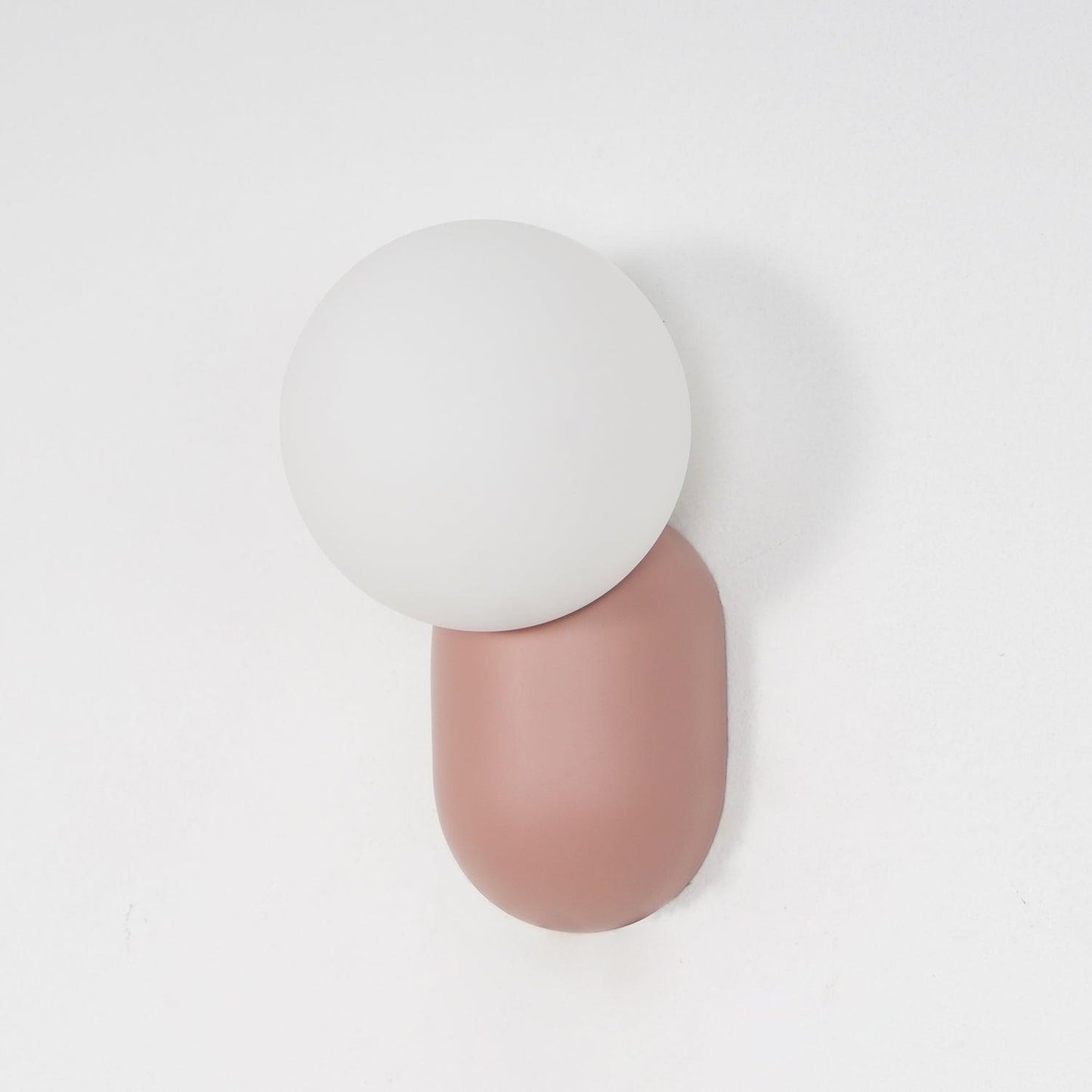 ChicGlow Resin Wall Lamp - Elegant LED Sconce