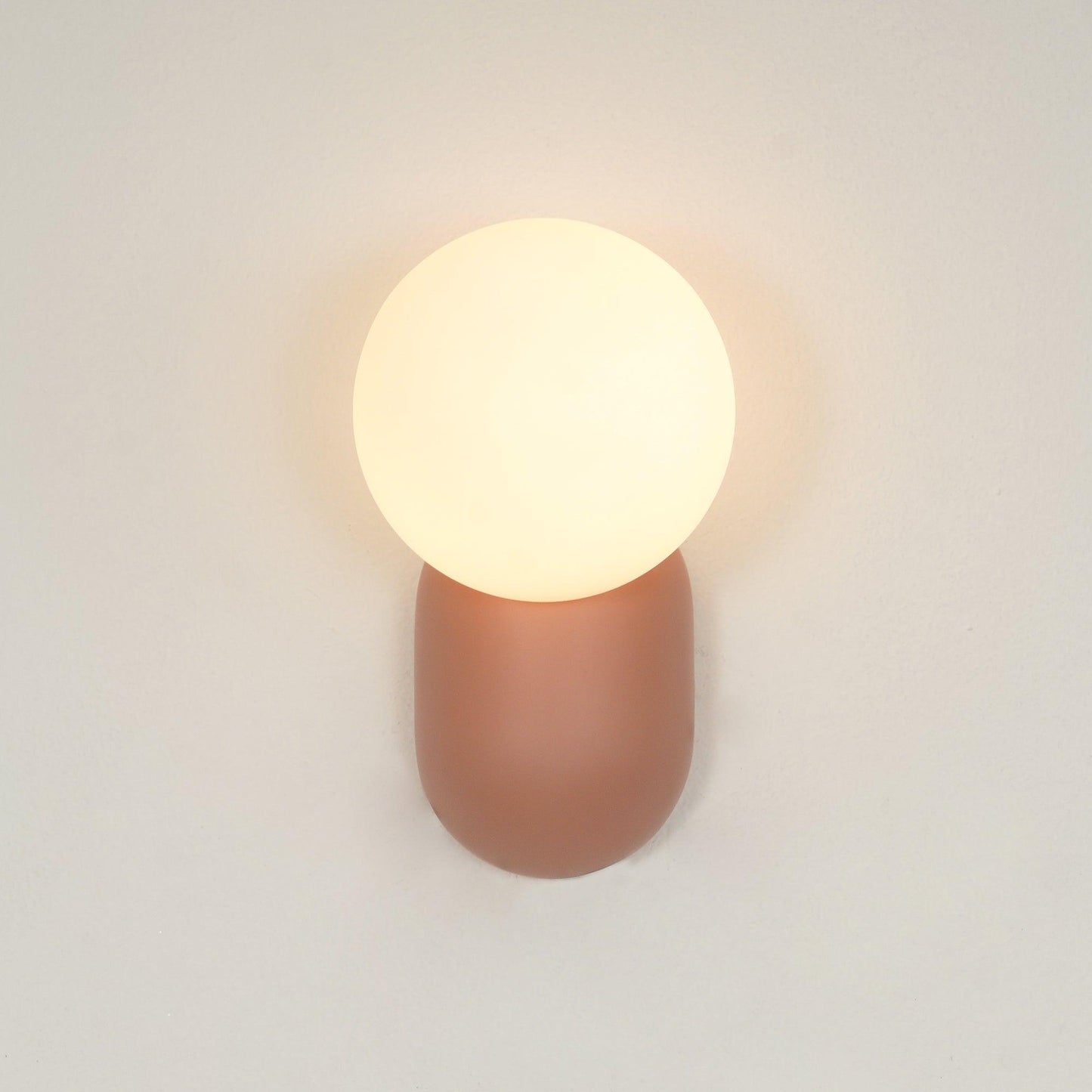 ChicGlow Resin Wall Lamp - Elegant LED Sconce