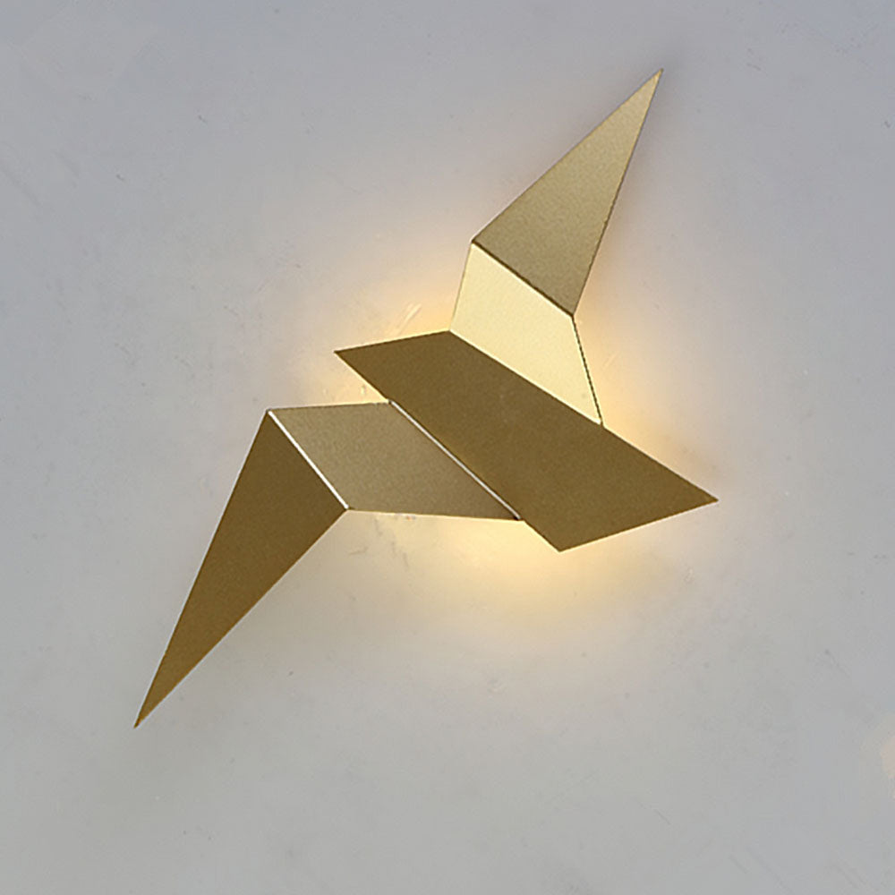 AviLume – Elegant Bird-Inspired Iron Wall Lamp | Modern Artistic Lighting