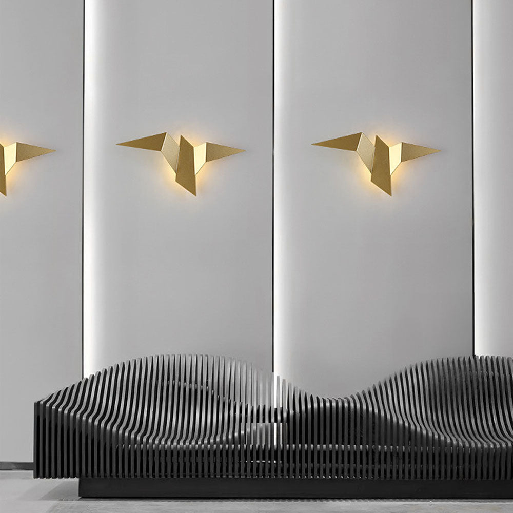 AviLume – Elegant Bird-Inspired Iron Wall Lamp | Modern Artistic Lighting