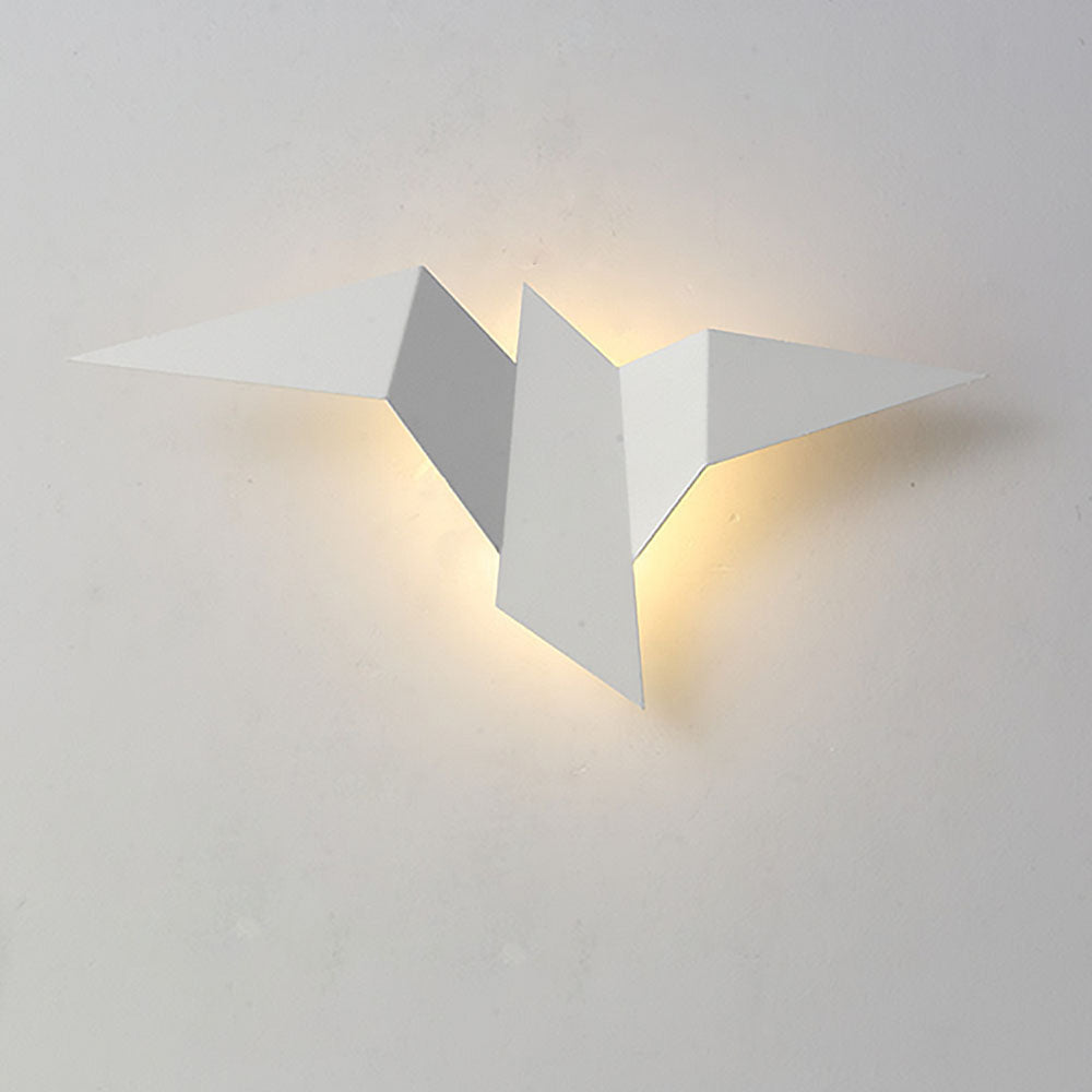 AviLume – Elegant Bird-Inspired Iron Wall Lamp | Modern Artistic Lighting