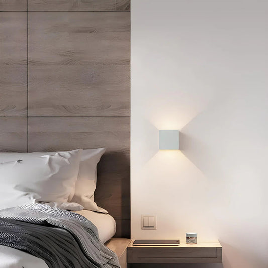 Elegant Aluminum Wireless Wall Light with Rechargeable Functionality for Modern Homes