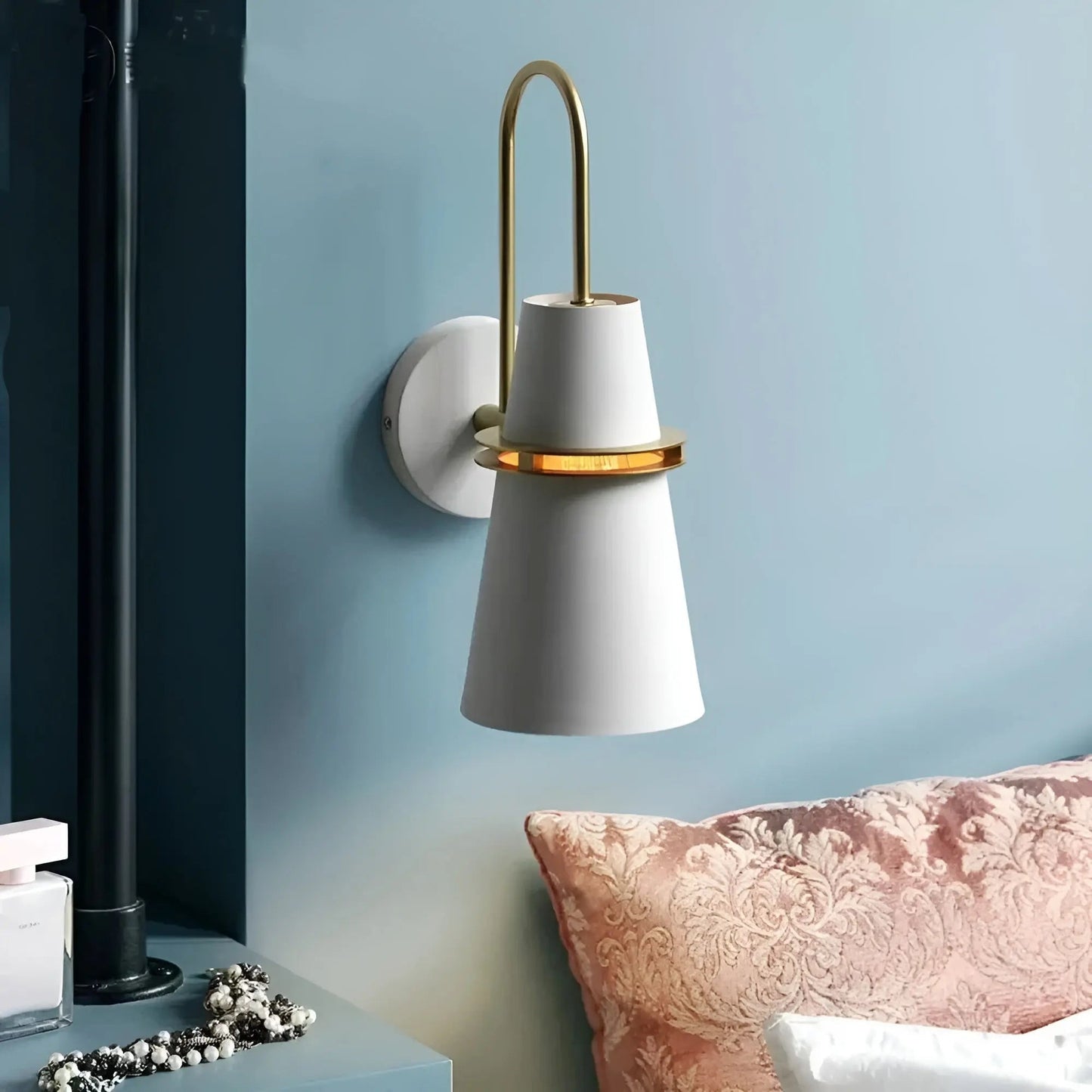 Retro Elegance Wall Lamp - Luxe LED Sconce