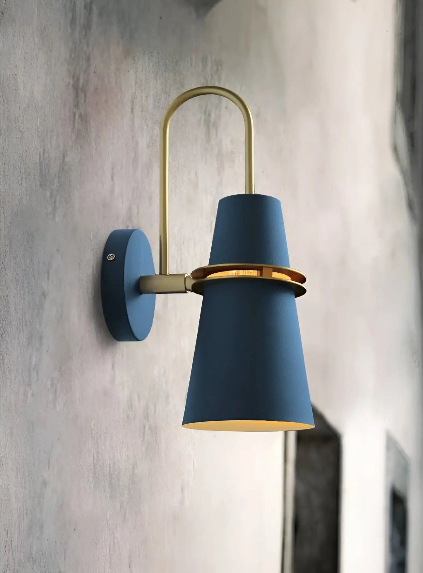 Retro Elegance Wall Lamp - Luxe LED Sconce